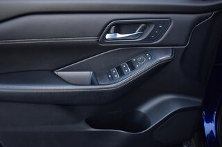 2025 Nissan Rogue FWD SL — photo 16