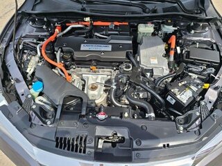 2017 Honda Accord Hybrid Touring — photo 15