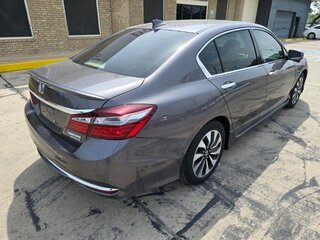 2017 Honda Accord Hybrid Touring — photo 4