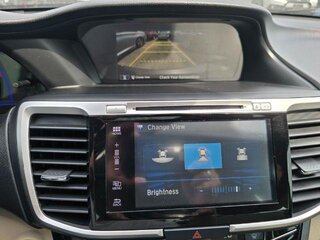 2017 Honda Accord Hybrid Touring — photo 13