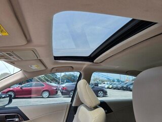 2017 Honda Accord Hybrid Touring — photo 10