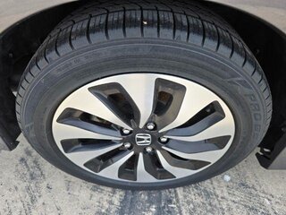 2017 Honda Accord Hybrid Touring — photo 16