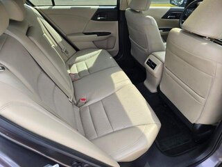 2017 Honda Accord Hybrid Touring — photo 8