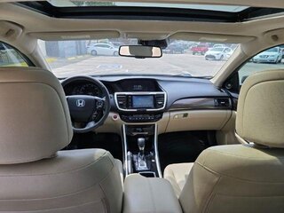 2017 Honda Accord Hybrid Touring — photo 11