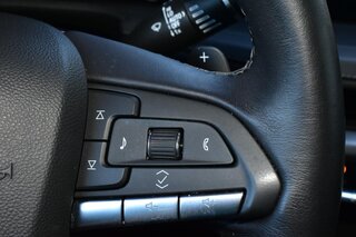 2025 Cadillac XT4 FWD 4dr Premium Luxury — photo 22