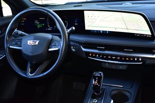 2025 Cadillac XT4 FWD 4dr Premium Luxury — photo 9