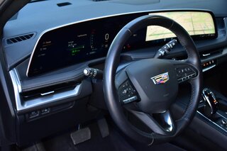2025 Cadillac XT4 FWD 4dr Premium Luxury — photo 16