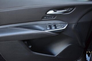 2025 Cadillac XT4 FWD 4dr Premium Luxury — photo 15