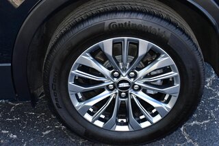 2025 Cadillac XT4 FWD 4dr Premium Luxury — photo 8
