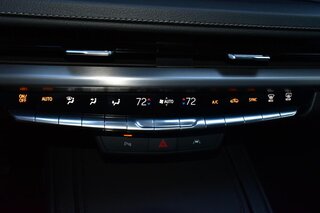 2025 Cadillac XT4 FWD 4dr Premium Luxury — photo 18