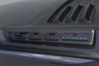 2023 Ram 1500 Laramie 4x4 Crew Cab 5'7" Box — photo 8