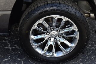 2023 Ram 1500 Laramie 4x4 Crew Cab 5'7" Box — photo 9
