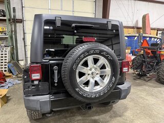 2016 Jeep Wrangler Unlimited 4WD 4dr Sahara with Hard top — photo 4
