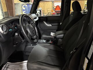 2016 Jeep Wrangler Unlimited 4WD 4dr Sahara with Hard top — photo 9