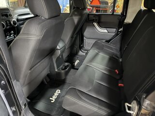 2016 Jeep Wrangler Unlimited 4WD 4dr Sahara with Hard top — photo 14
