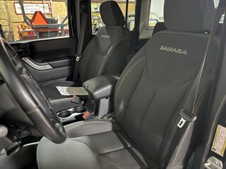 2016 Jeep Wrangler Unlimited 4WD 4dr Sahara with Hard top — photo 13