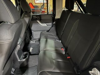 2016 Jeep Wrangler Unlimited 4WD 4dr Sahara with Hard top — photo 15