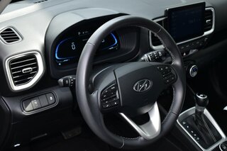 2025 Hyundai Venue SEL IVT — photo 13