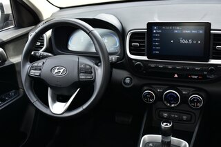 2025 Hyundai Venue SEL IVT — photo 8