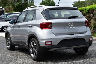 2025 Hyundai Venue SEL IVT — photo 3