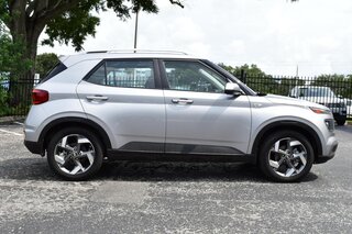 2025 Hyundai Venue SEL IVT — photo 7