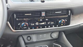 2026 Nissan Rogue Platinum — photo 18