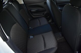 2024 Mitsubishi Mirage ES CVT — photo 9