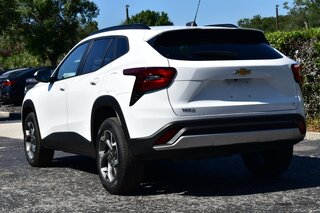 2024 Chevrolet Trax FWD 4dr LT — photo 3