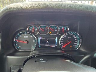 2018 Chevrolet Suburban LT — photo 15