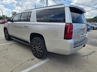 2018 Chevrolet Suburban LT — photo 5
