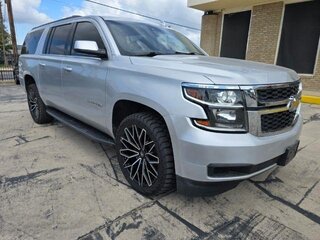 2018 Chevrolet Suburban LT — photo 2