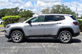 2022 Jeep Compass Latitude Lux — photo 2