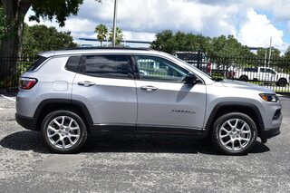 2022 Jeep Compass Latitude Lux — photo 7