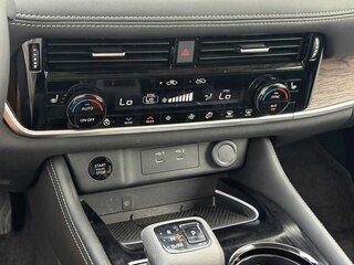 2025 Nissan Rogue Platinum — photo 18