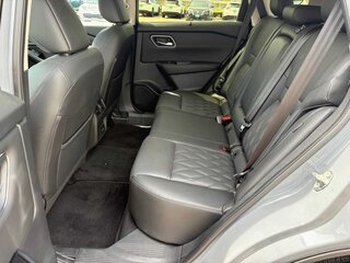 2025 Nissan Rogue Platinum — photo 11