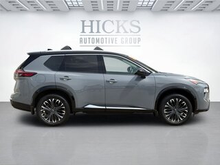 2025 Nissan Rogue Platinum — photo 4