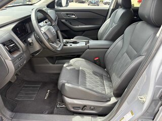 2025 Nissan Rogue Platinum — photo 14