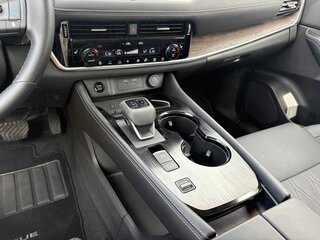 2025 Nissan Rogue Platinum — photo 16