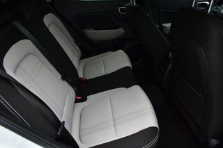 2025 Hyundai Venue SEL IVT — photo 10