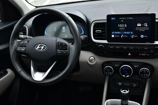 2025 Hyundai Venue SEL IVT — photo 9