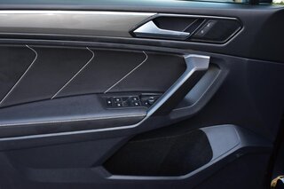 2023 Volkswagen Tiguan 2.0T SE R-Line Black FWD — photo 17