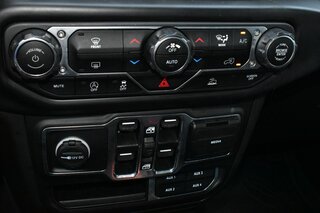 2022 Jeep Gladiator Overland 4x4 — photo 16