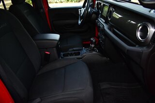 2022 Jeep Gladiator Overland 4x4 — photo 12