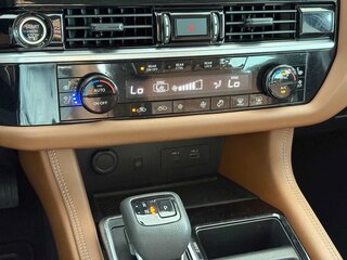 2024 Nissan Pathfinder Platinum — photo 18