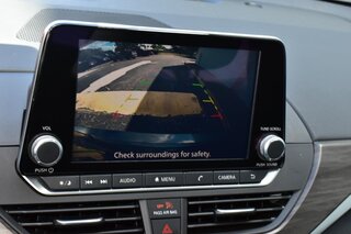 2025 Nissan Altima SV FWD — photo 17