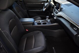 2025 Nissan Altima SV FWD — photo 11