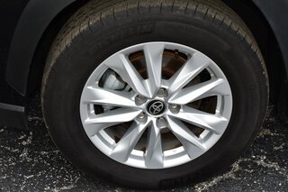 2026 Toyota Corolla Cross LE 2WD (Natl) — photo 8