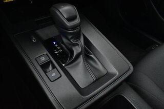 2026 Toyota Corolla Cross LE 2WD (Natl) — photo 17