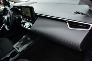 2026 Toyota Corolla Cross LE 2WD (Natl) — photo 13