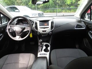 2017 Chevrolet Cruze 4dr Sdn 1.4L LS w/1SB — photo 16